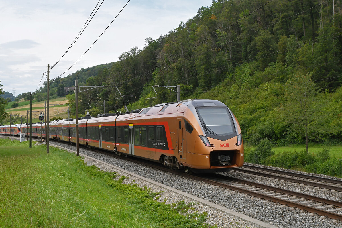 RABe 526 113 Traverso der SOB fährt am 27.07.2023 Richtung Bahnhof Gelterkinden.