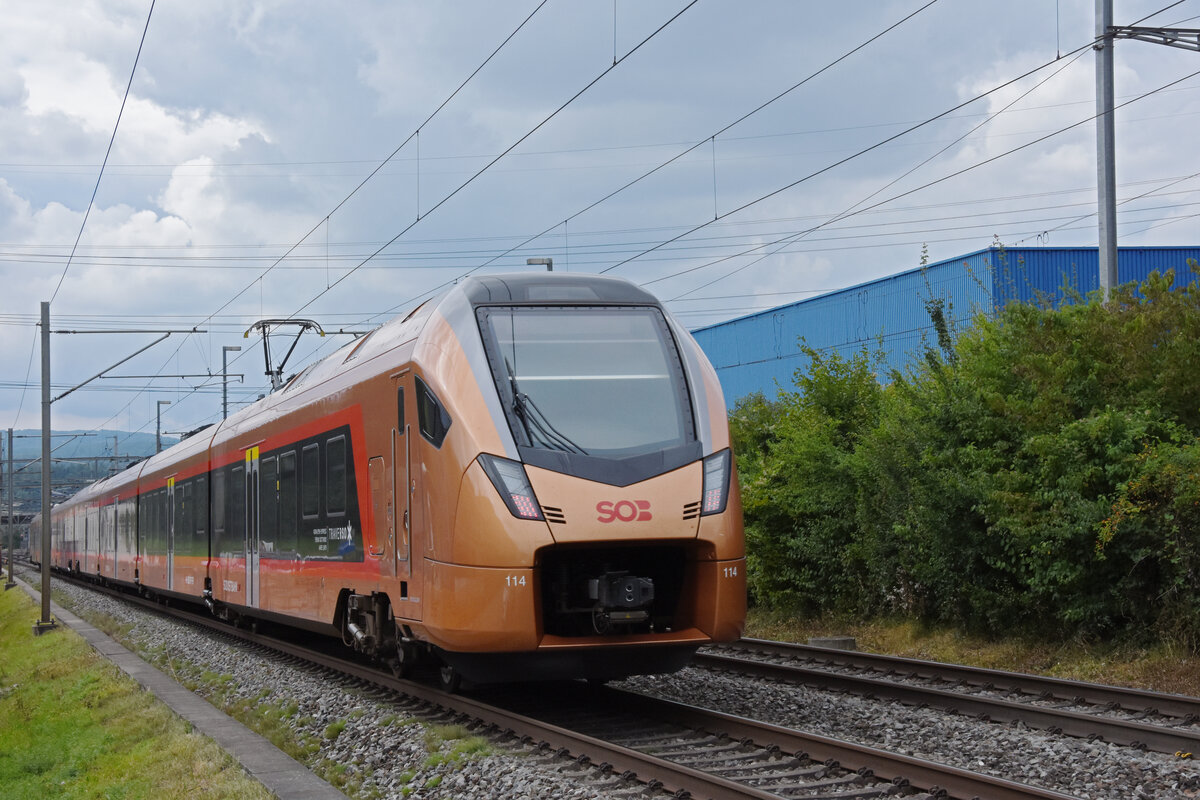 RABe 526 114 Traverso der SOB, fährt Richtung Bahnhof Lausen. Die Aufnahme stammt vom 28.08.2021.