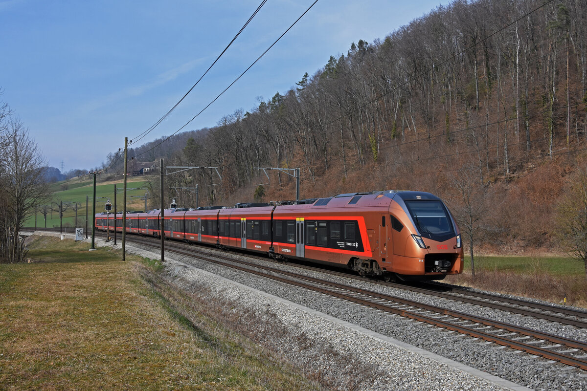RABe 526 118 Traverso der SOB fährt Richtung Bahnhof Tecknau. Die Aufnahme stammt vom 12.03.2022.