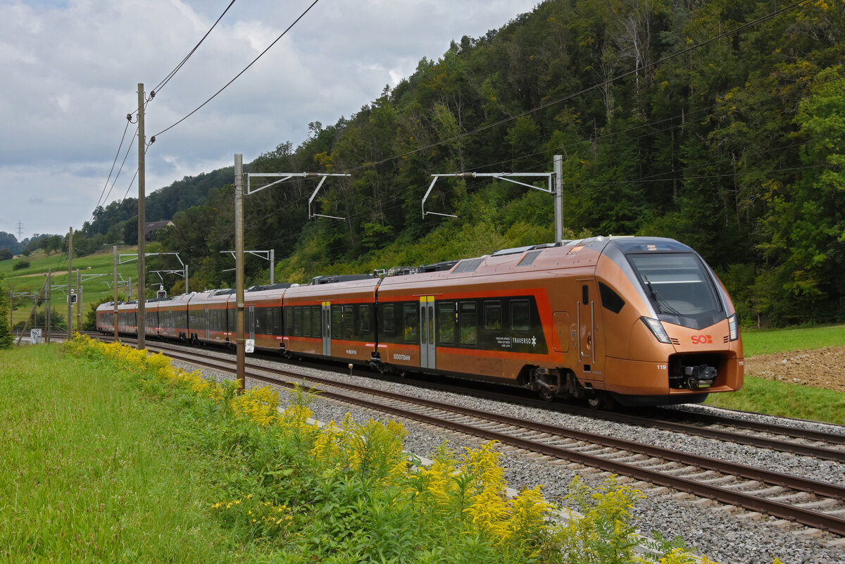 RABe 526 119 Traverso der SOB fährt Richtung Bahnhof Tecknau. Die Aufnahme stammt vom 25.08.2021.