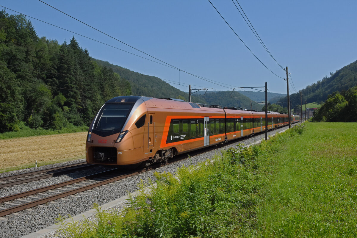 RABe 526 209 Traverso der SOB fährt Richtung Bahnhof Gelterkinden. Die Aufnahme stammt vom 12.08.2021.