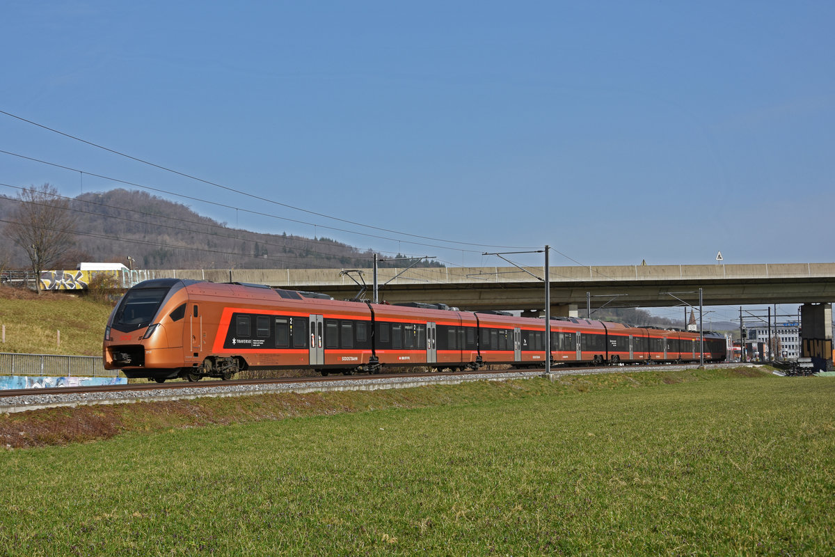RABe 526 212 Traverso der SOB fährt Richtung Bahnhof Sissach. Die Aufnahme stammt vom 26.02.2021.