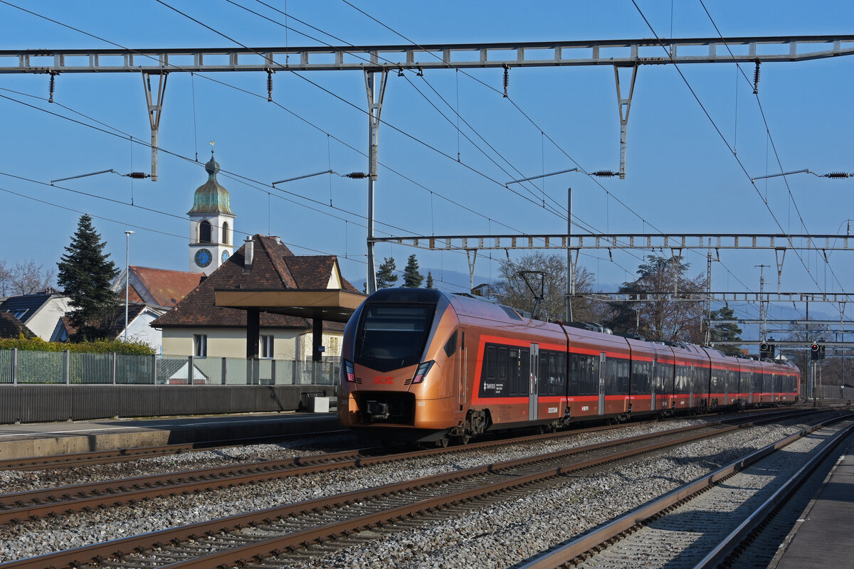 RABe 526 222 Traverso der SOB durchfährt den Bahnhof Rupperswil. Die Aufnahme stammt vom 13.01.2022.