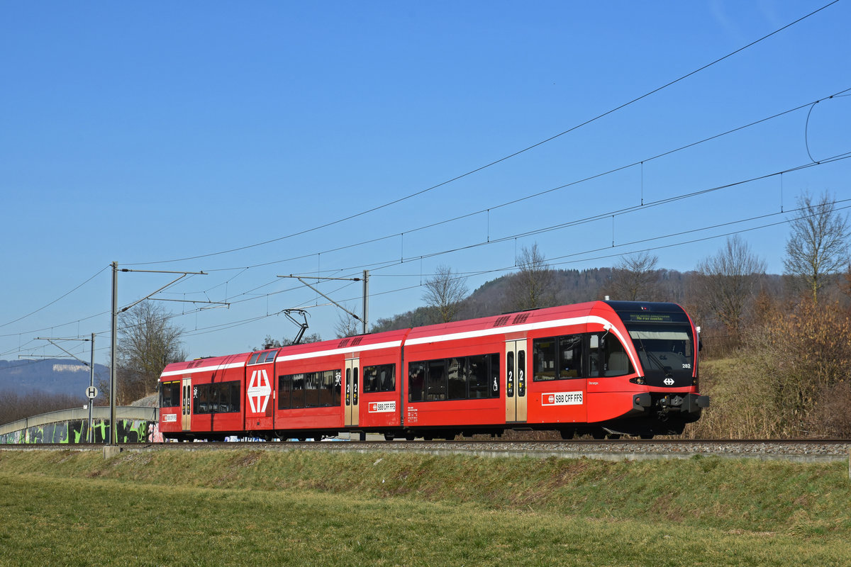 RABe 526 282-4 fährt als Dienstfahrt Richtung Bahnhof Sissach. Die Aufnahme stammt vom 27.02.2019.