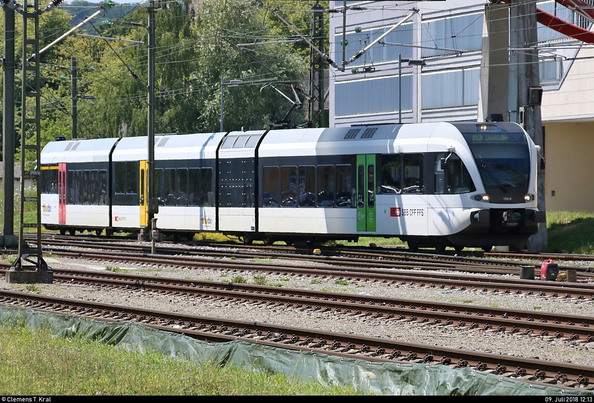 RABe 526 759-6 (Stadler GTW) der Thurbo AG als S 14 von Kreuzlingen (CH) erreicht seinen Endbahnhof Konstanz auf Gleis 1b.
[9.7.2018 | 12:13 Uhr]