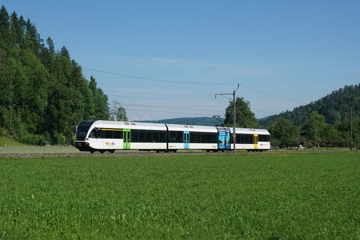 RABe 526 761-2 fährt am 28.05.2017 von Wila Richtung Saland.