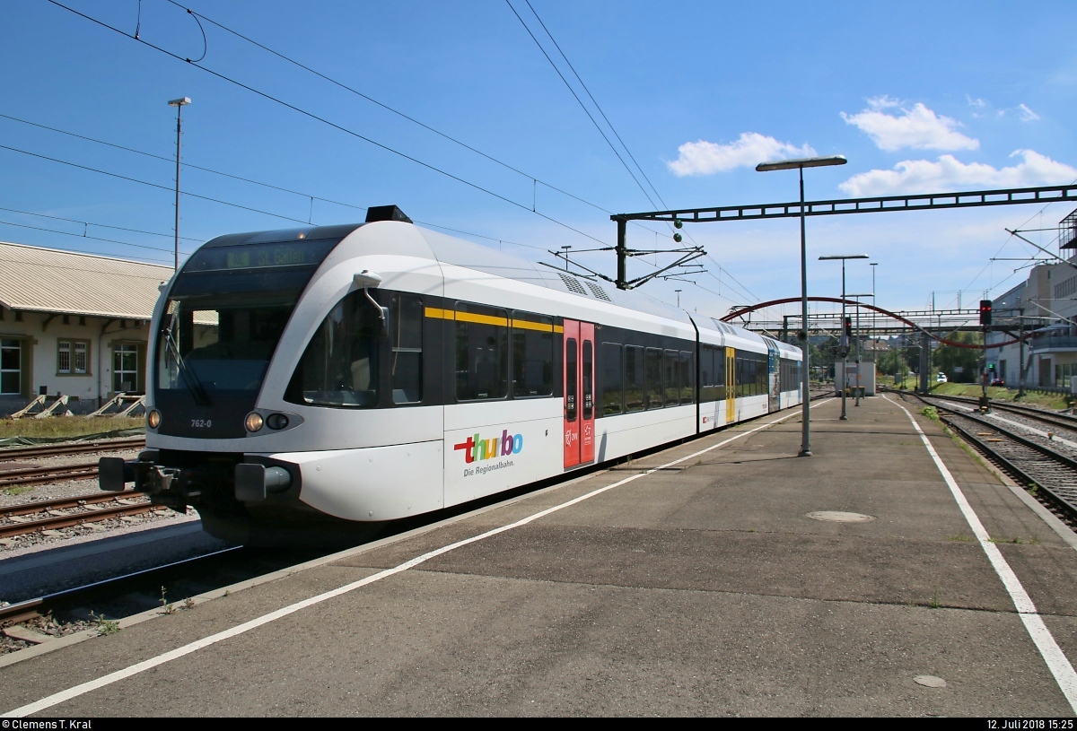 RABe 526 762-0 (Stadler GTW) der Thurbo AG als RE 5228 von Kreuzlingen (CH) erreicht seinen Endbahnhof Konstanz auf Gleis 3b.
[12.7.2018 | 15:25 Uhr]