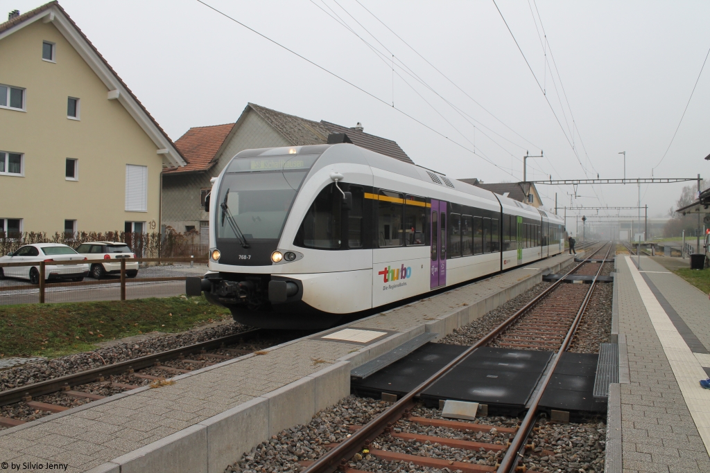 RABe 526 768-7 am 25.11.2018 in Eschenz als S8 nach Schaffhausen