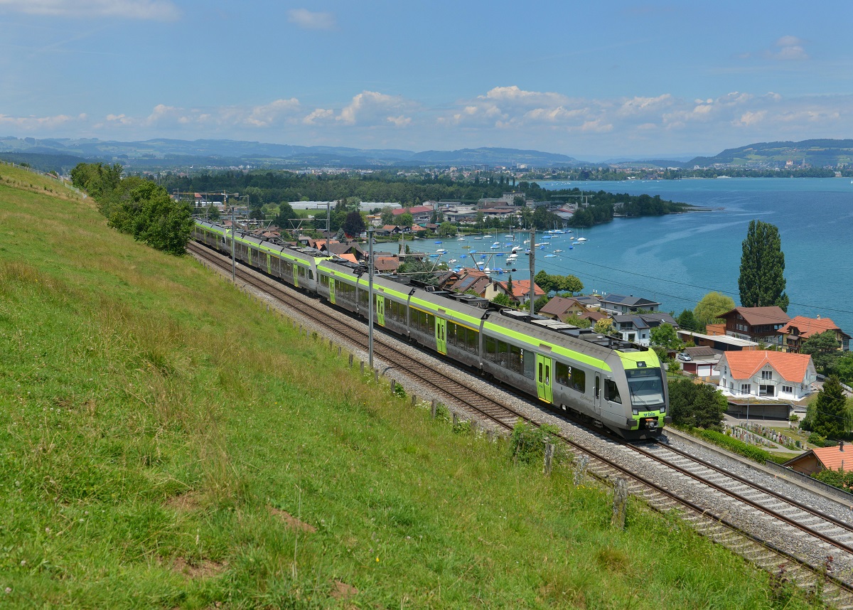 RABe 535 115 und zwei weitere RABE 535 als RE nach Birg / Zweisimmen am 20.06.2014 bei Einigen. 