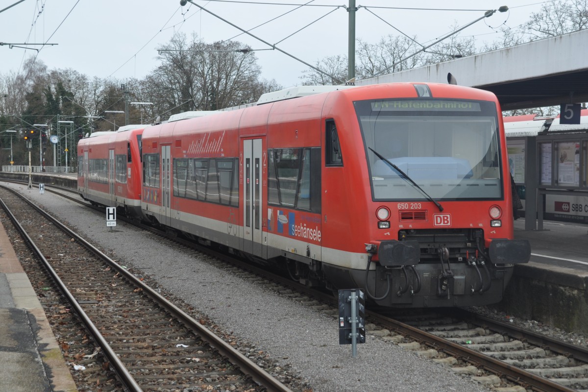 RADOLFZELL am Bodensee (Landkreis Konstanz), 24.02.2014, 650 203 als Nahverkehrszug nach Friedrichshafen Hafenbahnhof im Bahnhof Radolfzell