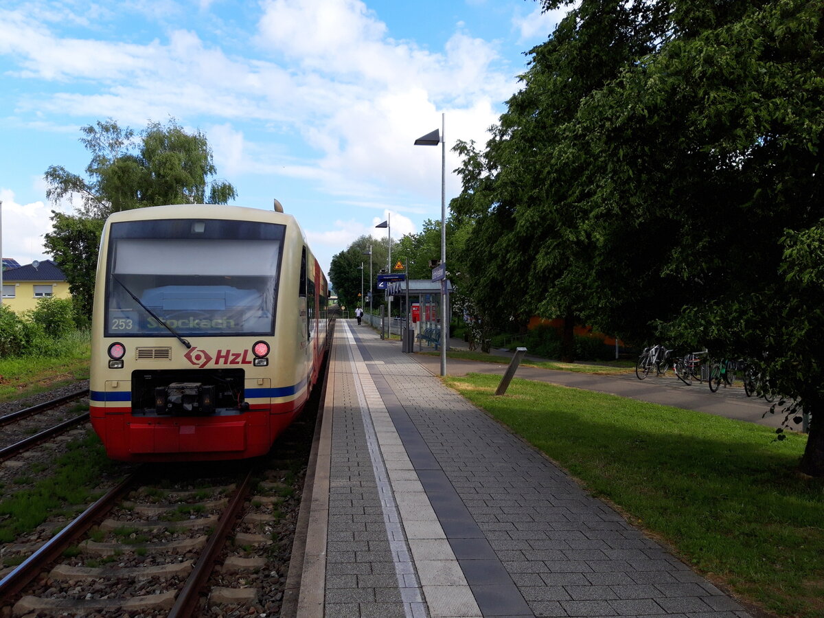 Radolfzell-Haselbrunn am 23.06.2021 mit VT 253 als HzL in Richtung Stahringen