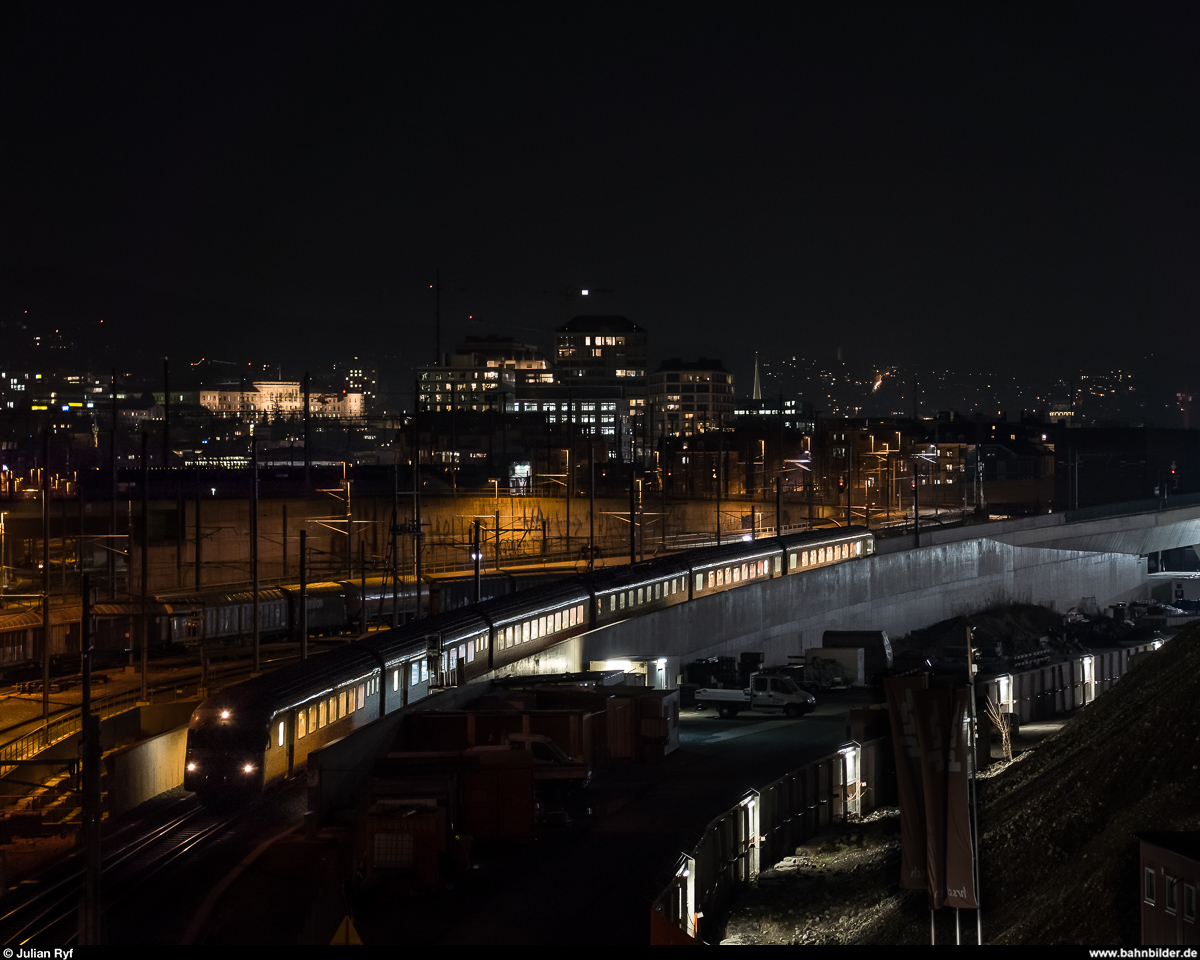 RAe TEE II 1053 am 15. Februar 2019 auf der Rückfahrt von der Veranstaltung  TEE meets Giruno  in Bussnang nach Olten auf der Kohlendreieckbrücke im Zürcher Vorbahnhof.
