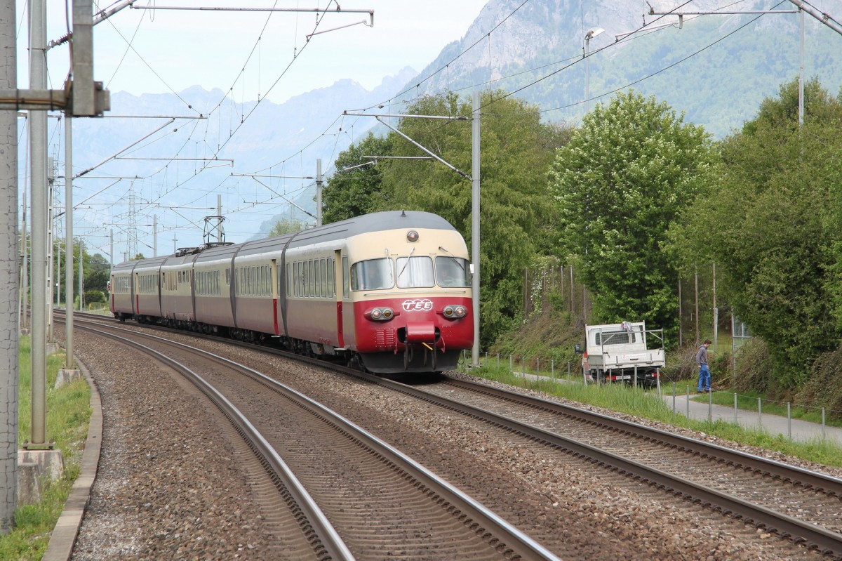 RAe TEE-II 1053(Viersystemzug)auf der Fahrt zum RhB Jubiläum in Landquart.Maienfeld 10.05.14