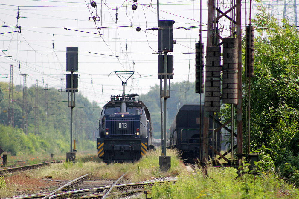  Ragodil  013 im Güterbahnhof Bottrop-Süd. Die Aufnahme entstand vom Bahnübergang aus.
Aufnahmedatum: 02.06.2014