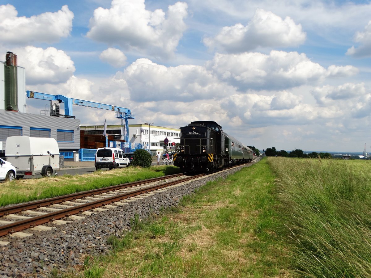 Rail Cargo 203 152-4 am 05.06.17 bei Liederbach mit einen Sonderzug 