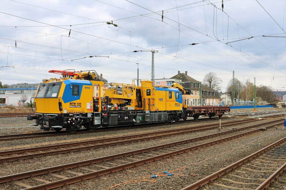 Rail Power Systems Plasser und Theurer MTW 100 9436 009-1 Arbeitsfahrzeug am 21.03.20 in Bad Vilbel Bhf vom Bahnsteig aus fotografiert