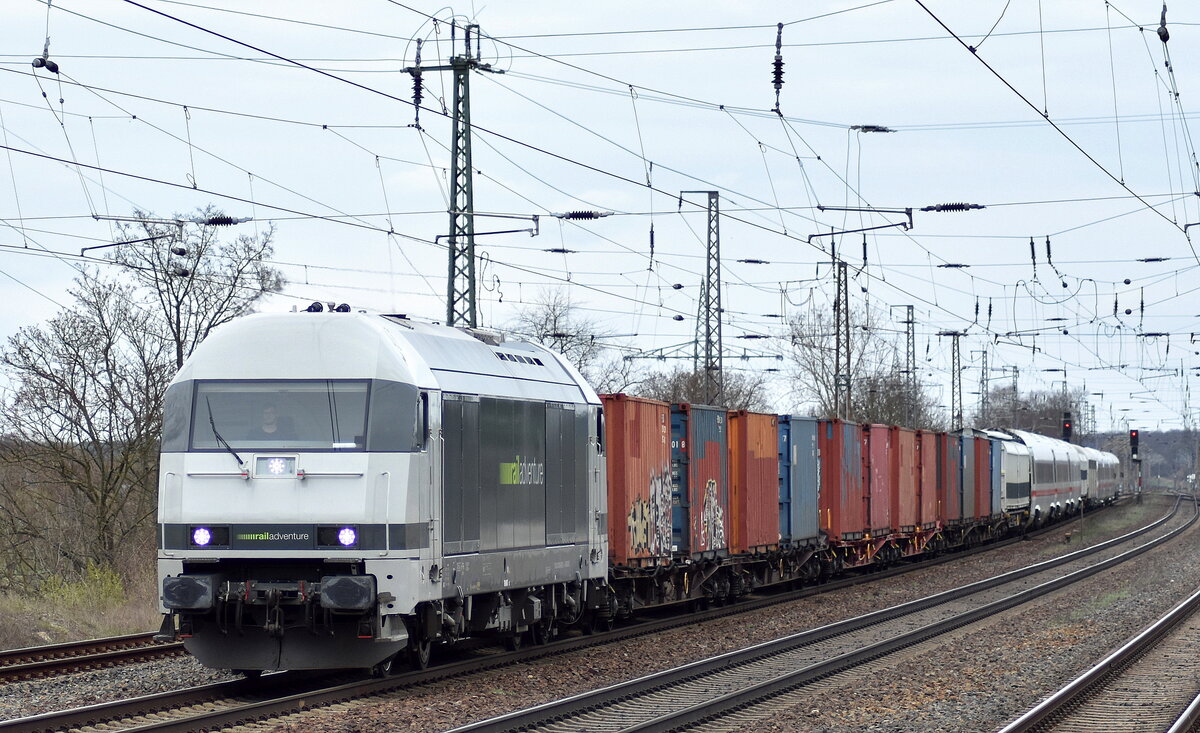 RailAdventure GmbH, München [D] mit ihrer recht neuen Hercules Lok [NVR: „93 81 2016 902-5 A-RADVE“] und der Überführung eines neuen Siemens ICE 4 Taufname:  Freistaat Sachsen  Tz 9028 (NVR:  93 80 5812 028-9 D-DB....... ) in Einzelteilen getrennt am 29.03.23 Durchfahrt Bahnhof Saarmund. Viele Grüße an den Tf. !!!!