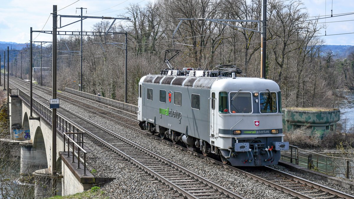 railadventure Re 620 003-4 als Lokzug unterwegs nach Islikon, aufgenommen beim Überqueren der Reussbrücke bei Turgi AG am Nachmittag des 20.03.2021.