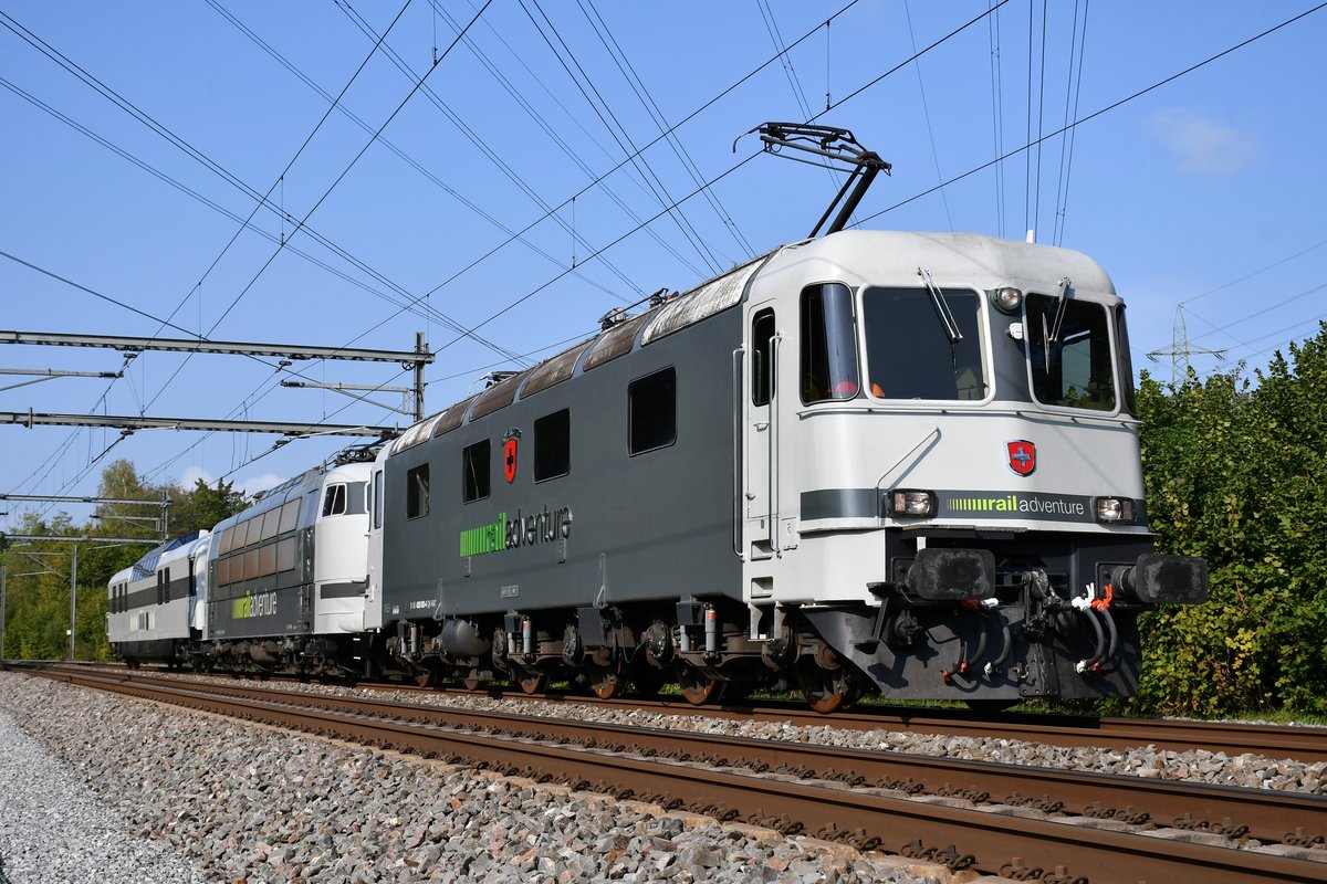 railadventure Re 620 003-4 ist mit railadventure 103 222-6 und dem Domecar im Schlepp am Vormittag des 21.09.2020 kurz hinter Effretikon nach St. Margrethen unterwegs.