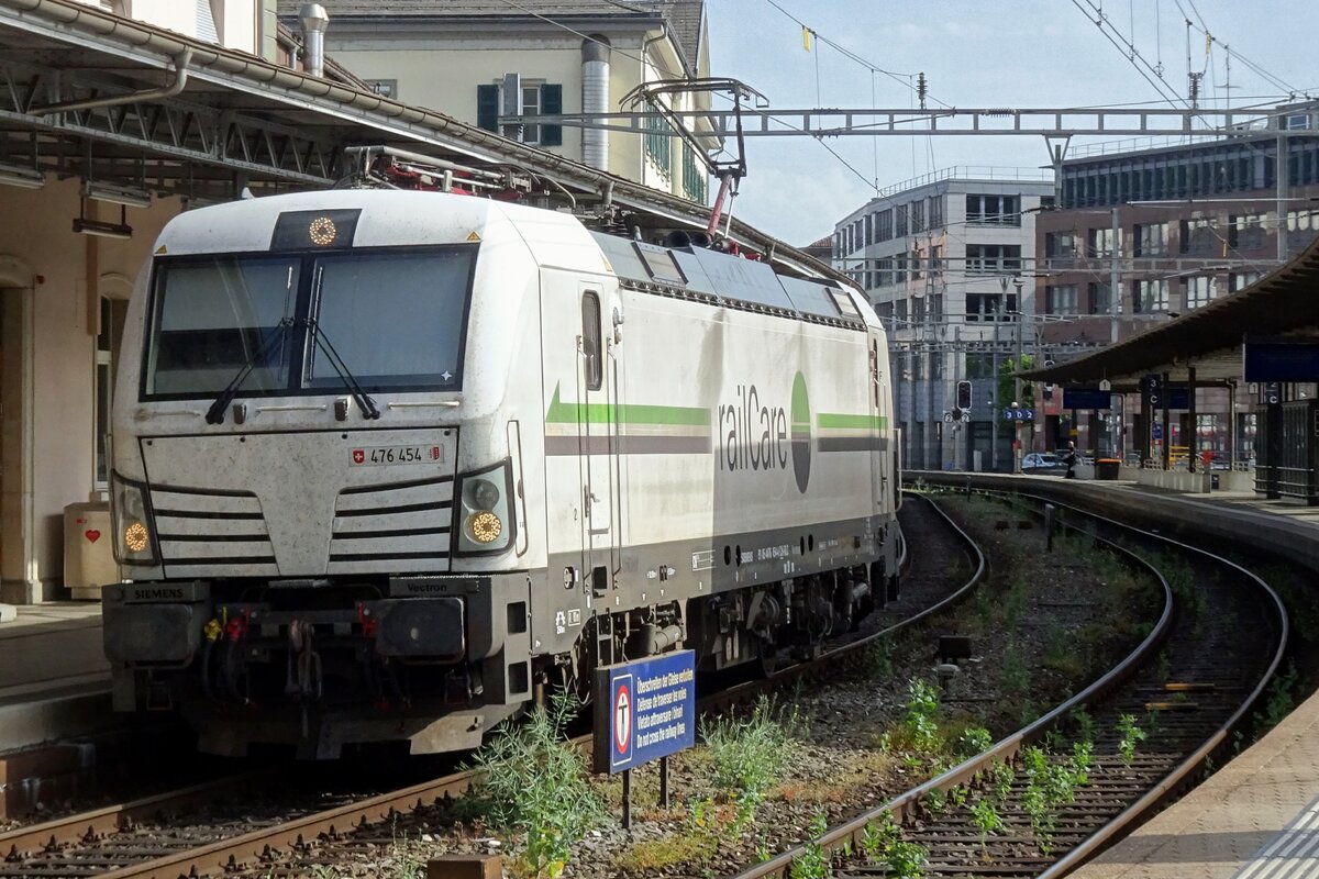 RailCare 476 454 steht in Olten am Abend von 20 Mai 2022.