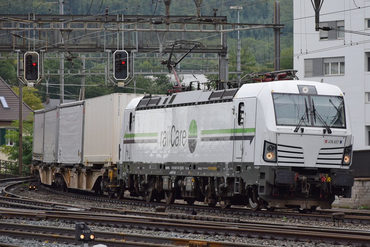 railCare Vectron 476 457  Aargau  bei der Einfahrt in Olten am 10.08.2019.