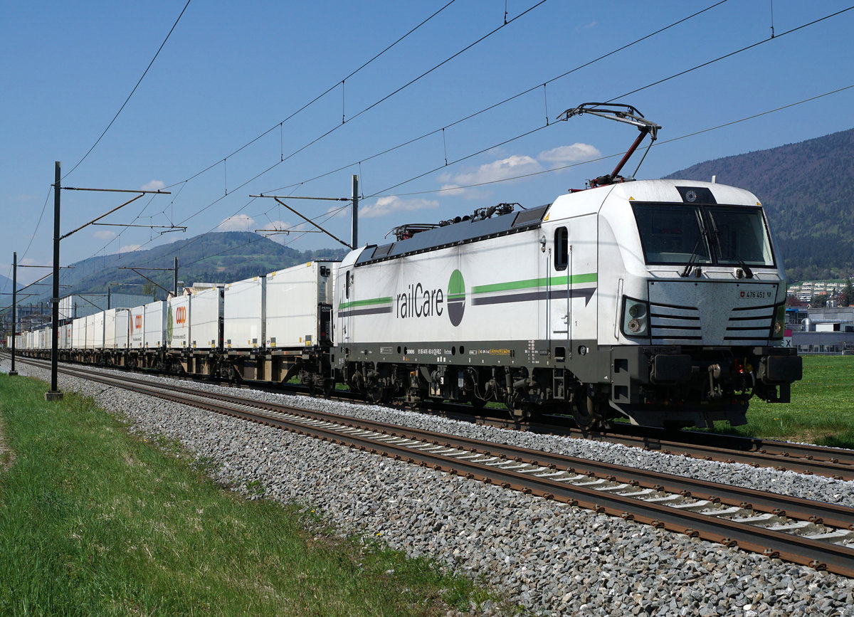 RailCare
Rem Vectron Rem 476 451 auf der Jurasüdfuss Linie bei Grenchen unterwegs am 19. April 2018.
Foto: Walter Ruetsch