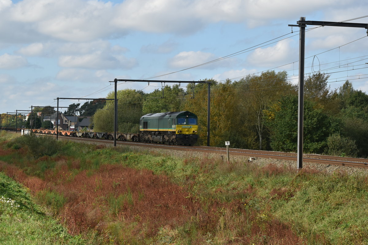 Raildox 1266 031-4 kommt aus Antwerpen durch Linkhout am Samstag den 14.10.2017 gefahren.
