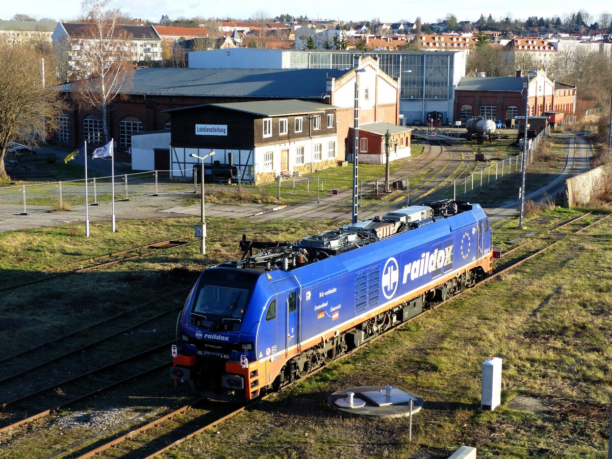 Raildox 9080 2159 220-3 D-RCM beim pausieren in Gera am 28.12.2023