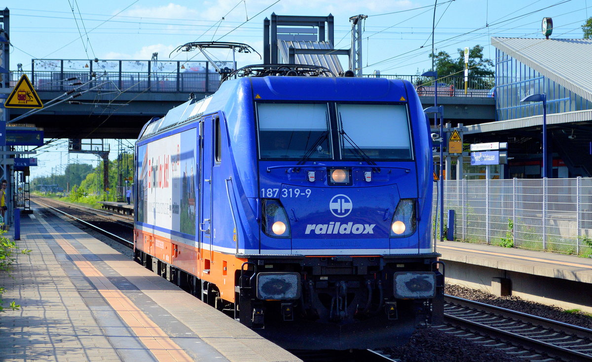 Raildox GmbH & Co. KG mit  187 319-9  [NVR-Nummer: 91 80 6187 319-9 D-RDX] am 23.07.19 Durchfahrt Bahnhof Berlin-Hohenschönhausen.