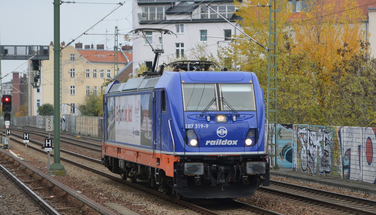 Raildox GmbH & Co. KG, Erfurt [D] mit  187 319-9  [NVR-Nummer: 91 80 6187 319-9 D-RDX] Vorbeifahrt S-Bhf. Berlin Wedding Richtung Berlin Jungfernheide. 