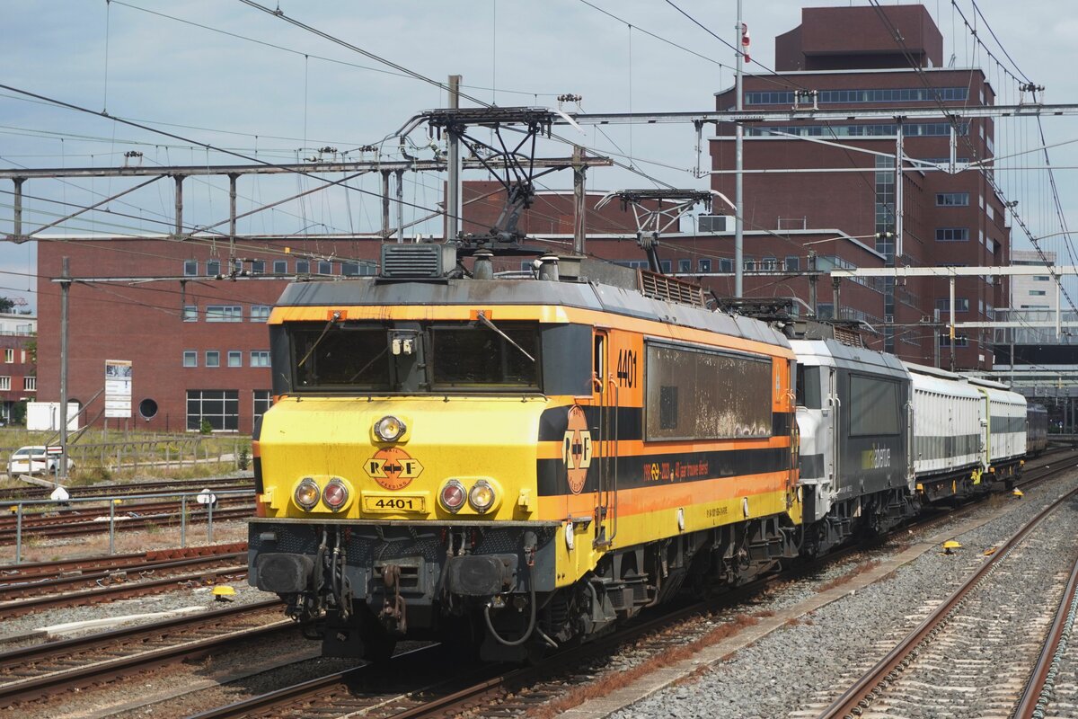 RailExperts 9905 steht am 1 Augustus 2026 mit ein RADVE �berbringungszug in Amersfoort und tragt noch alle Kennzeichen des vorherigen Betriebers RF und deren Nummer 4401. 