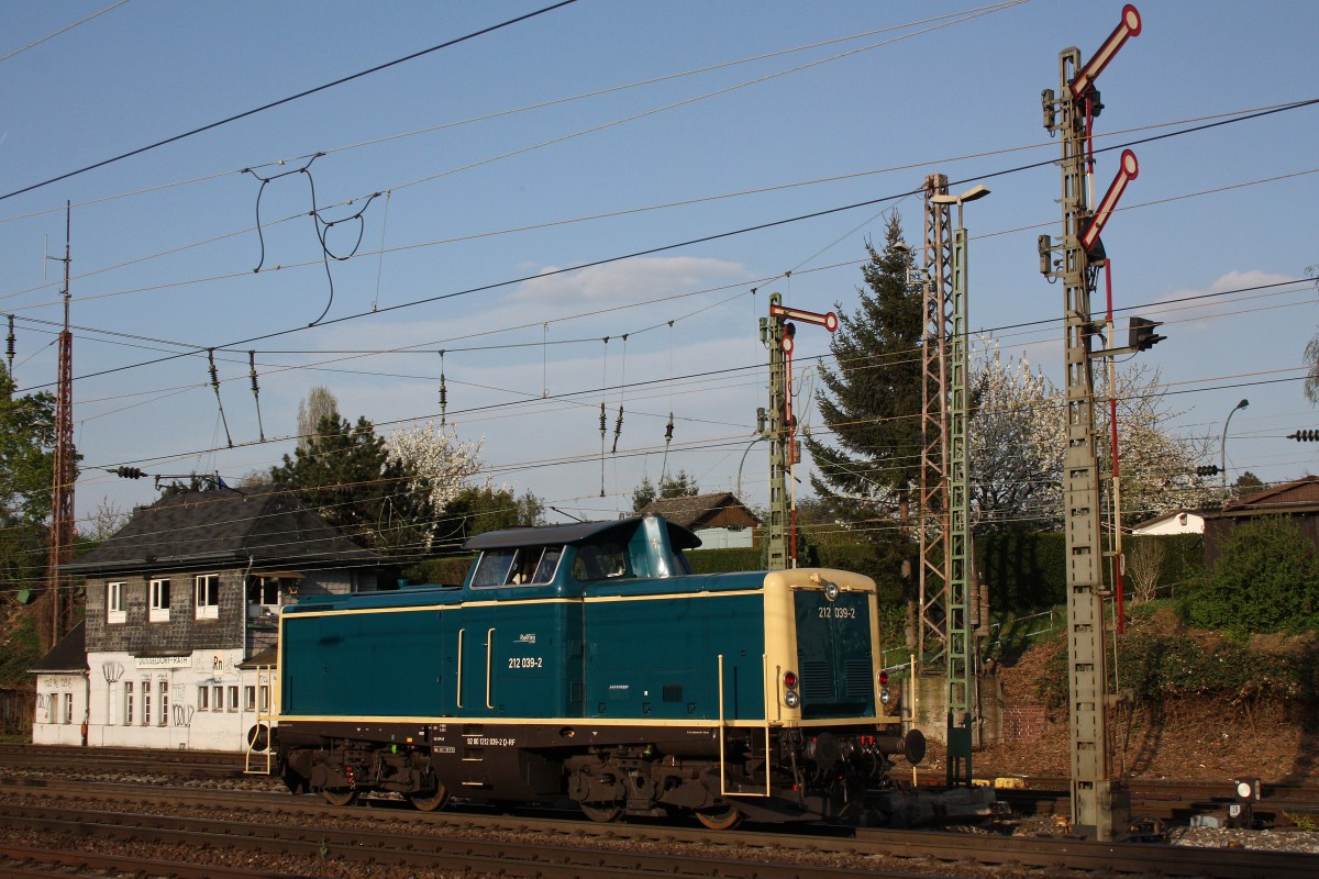 Railflex 212 039 verlsst am 24.4.13 nach einem kurzen Halt Dsseldorf-Rath in Richtung Ratingen-Ost der S6 nach Essen hinterher.