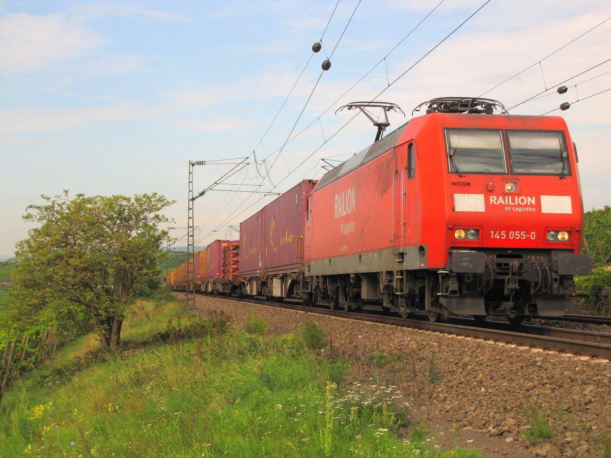 RAILION DB Logistics 145 055-0 mit dem TEC 40215 von Zeebrugge P&O Ferries nach Desio, am 02.09.2011 bei Erbach (Rheingau).