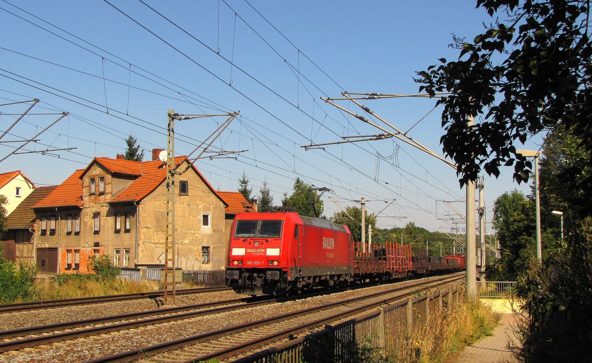 RAILION DB Logistics 185 302-7 mit einem gemischten Gterzug Richtung Eisenach, am 06.09.2013 in Erfurt Bischleben.