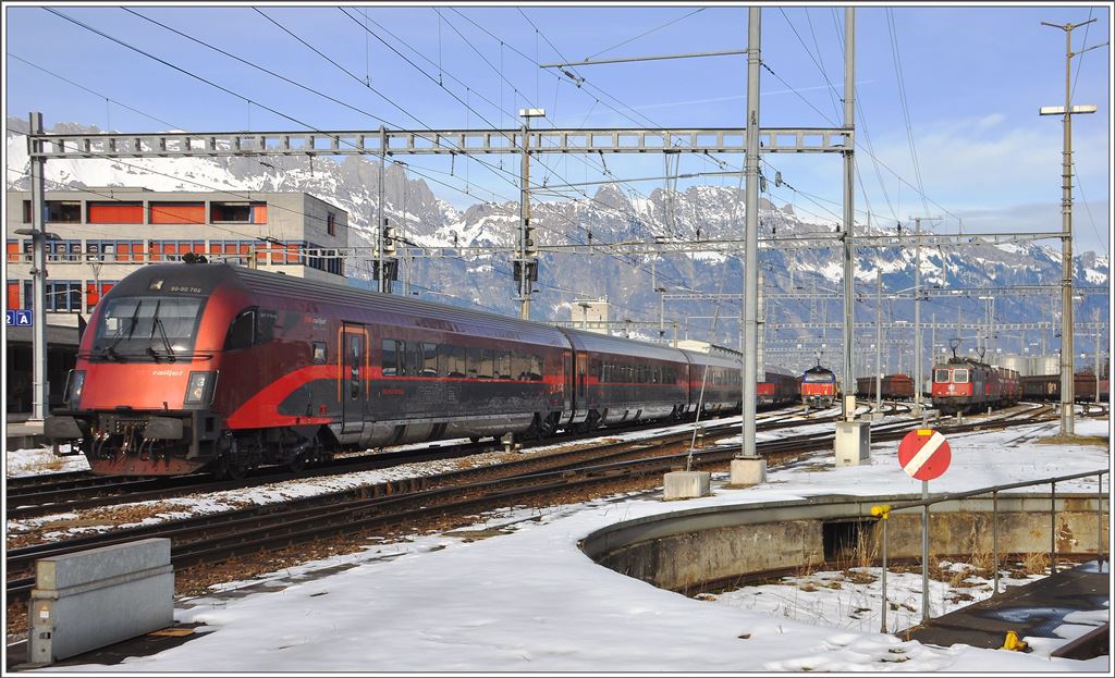 Railjet 362 nach Zürich HB verlässt Buchs SG. (27.01.2016)