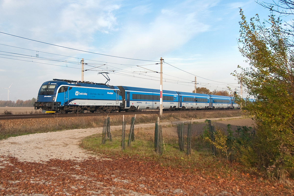 Railjet 75, an der Grenze zwischen Niederösterreich und Wien, am 06.11.2015 kurz vor Wien Süßenbrunn.