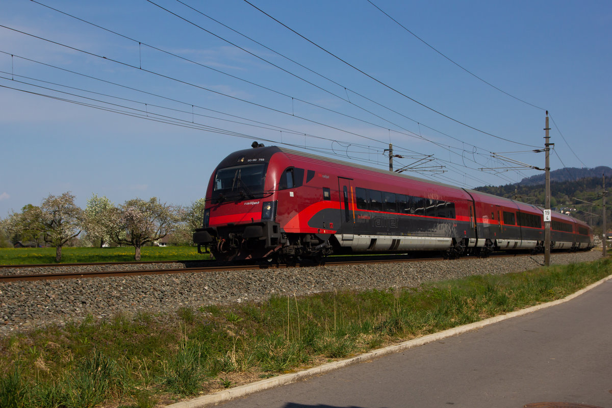 Railjet auf Überwführungsfahrt nach Feldkirch zum einsetzen ab dort nach Wien. Bei Schwarzach, 13.4.20