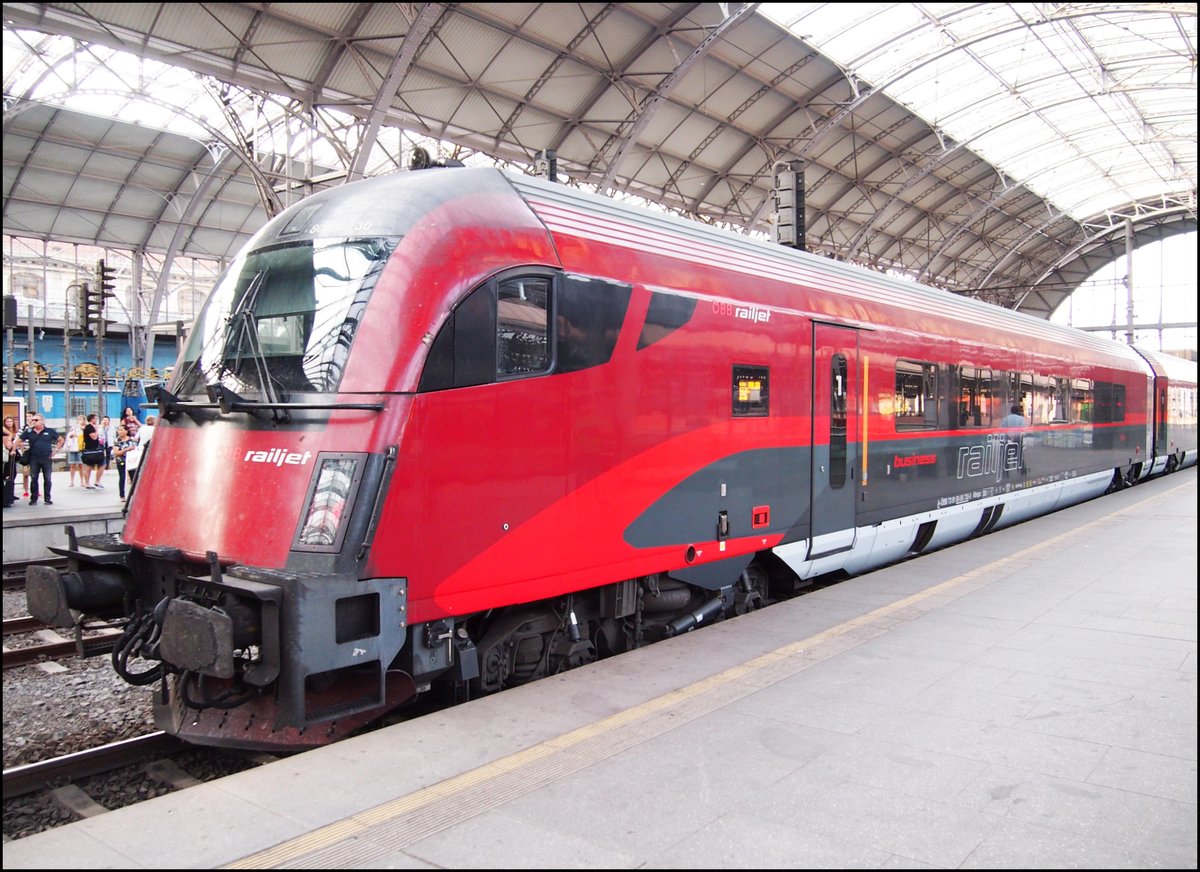  Railjet-Steuerwagen 80-90.730 in HBf. Praha am 25. 8. 2017