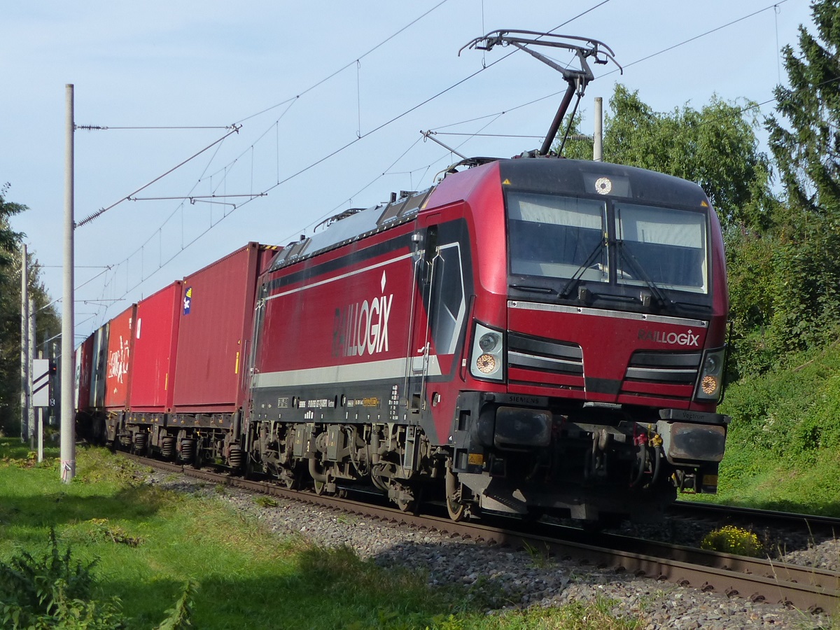 RAILLOGIX 193 mit Containerzug in Elten, 01.10.2023