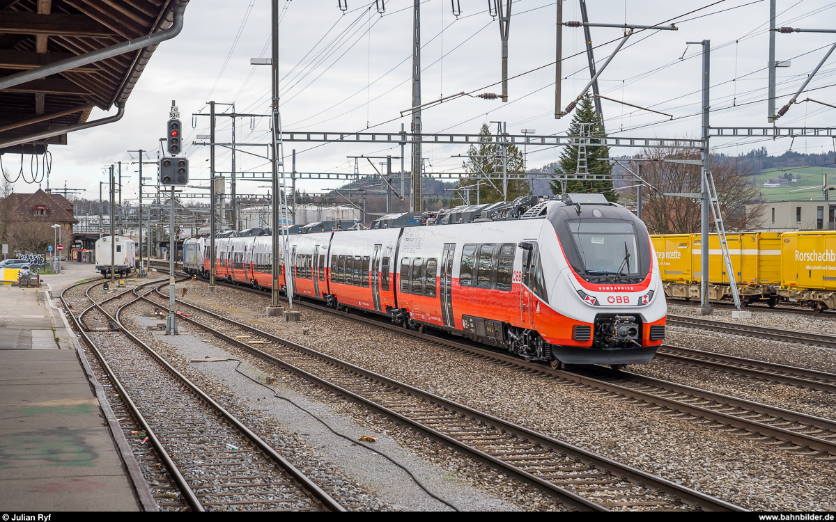 Railpool / BLS Cargo 187 008 mit ÖBB 4758 011 im Schlepp am 13. März 2020 bei der Durchfahrt in Ostermundigen.