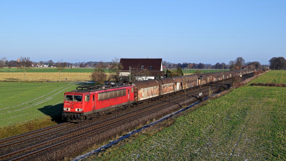 Railpool 155 019, vermietet an DB Cargo, mit Schiebewandwagenzug in Richtung Osnabrück (Marl, NI 03.02.19).