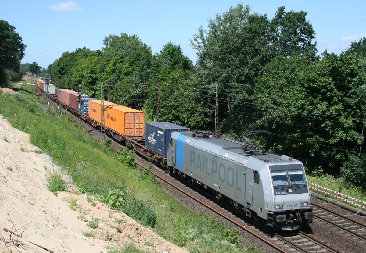 Railpool 185 671 mit DGS 95417 (OHE, Hamburg-Waltershof–Passau) am 07.07.2010 zwischen Stelle und Ashausen