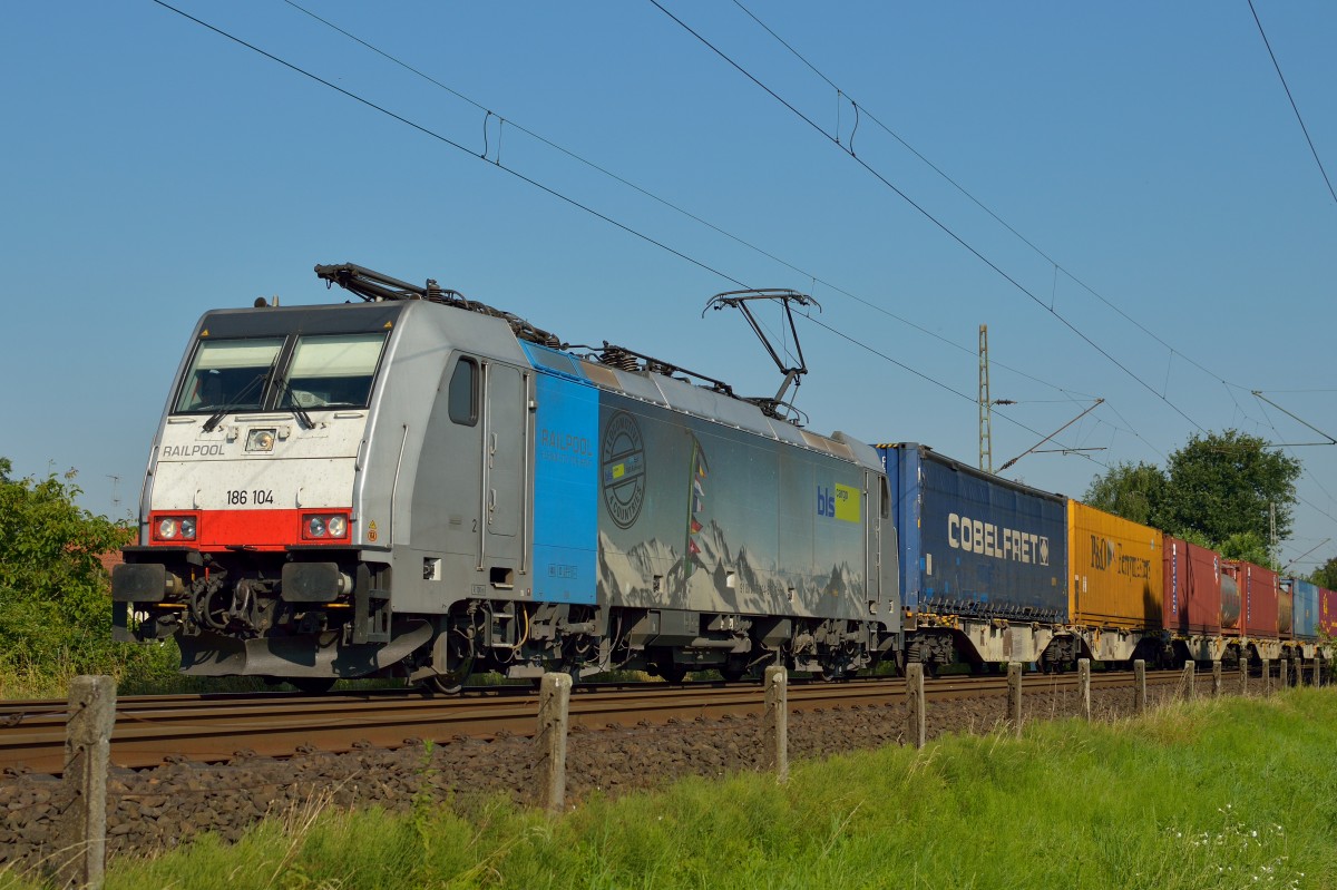 Railpool 186 104 mit BLS Cargo Design am 18.07.2014 in Voerde (Niederrhein).