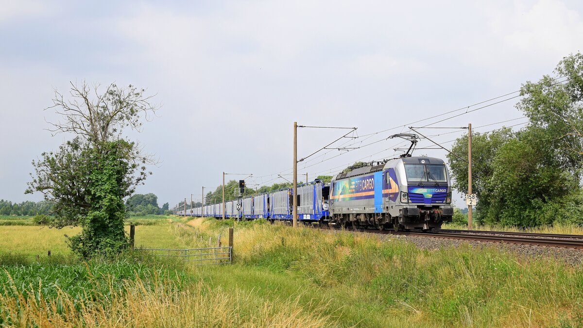 Railpool 193 810  SALZBURG , vermietet an RTB Cargo, mit Autotransportzug in Richtung Osnabrück, Umleiter (Hüde 29.06.2021).
