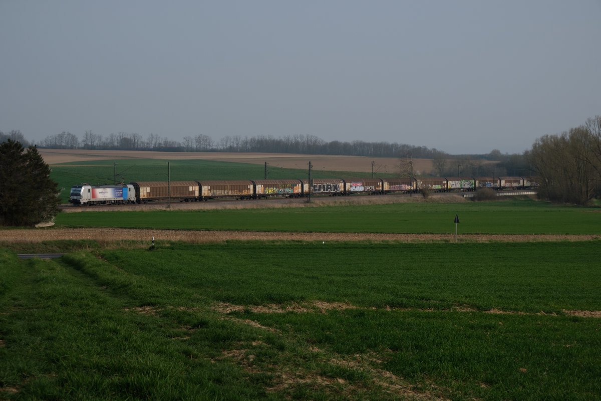 Railpool 193 994-1 (Thank Match Rail) auf der Bahnstrecke Friedberg-Hanau (KBS 633) bei Nidderau Ostheim am 20. März 2020