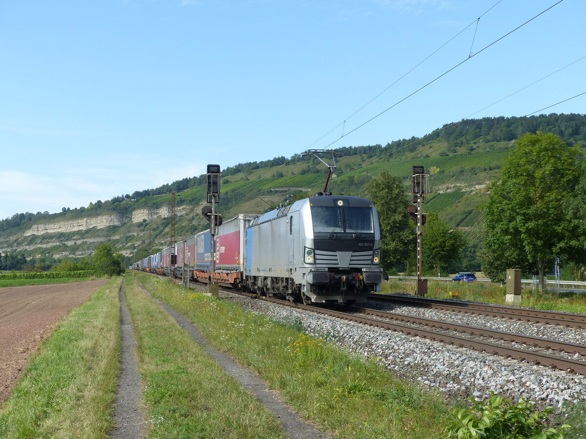 Railpool 193 997 mit einem KLV Richtung Würzburg, am 25.08.2021 in Thüngersheim.
