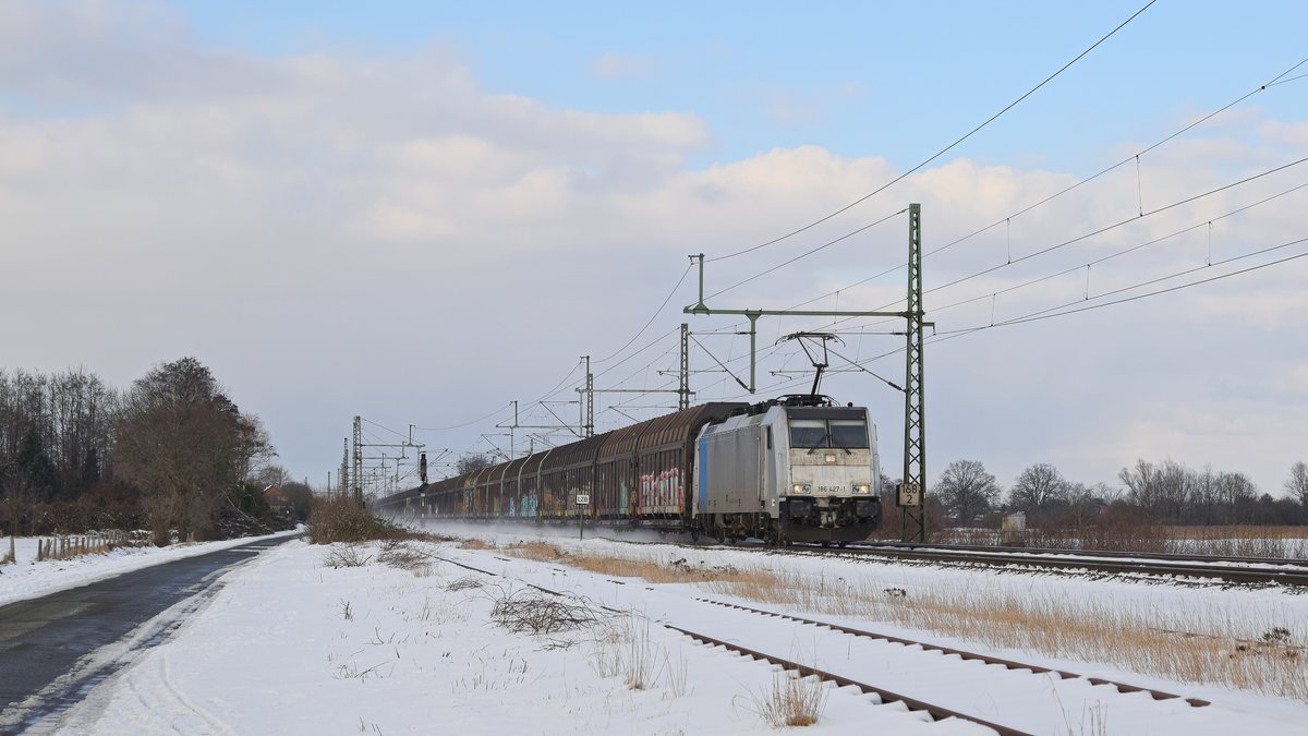 Railpool E 186 427, vermietet an Lineas, mit Volvo-Logistikzug DGS 46257 Hallsberg RB - Gent Zeehaven (Diepholz, 11.02.2021).