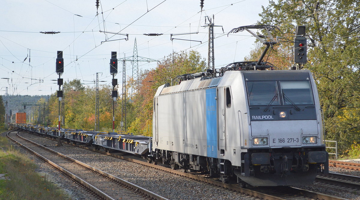 Railpool Leasinglok  E 186 271-3  [NVR-Nummer: 91 80 6186 271-3 D-Rpool] möglicherweise für Crossrail Benelux aktuell? mit fast leerem Containerzug am 22.10.19 Durchfahrt Bf. Saarmund.