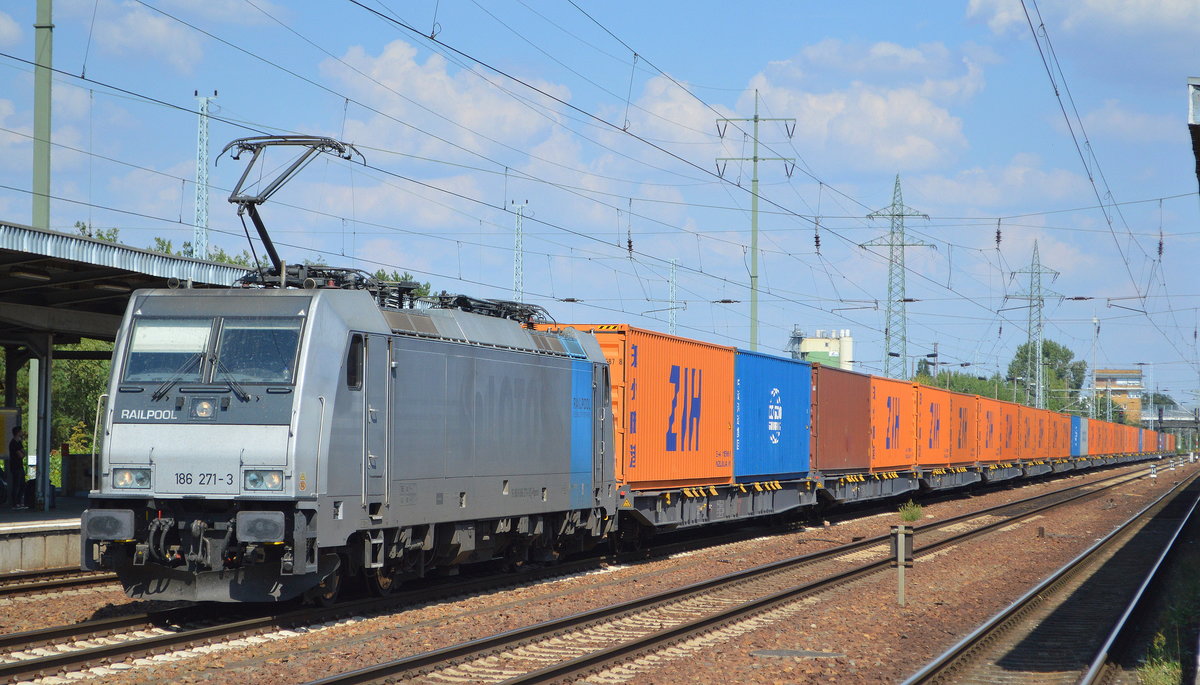 Railpool Lok  186 271-3  [NVR-Nummer: 91 80 6186 271-3 D-Rpool], aktueller Mieter? mit Containerzug aus Frankfurt/Oder an 17.08.20 Durchfahrt Bf. Flughafen Berlin Schönefeld.