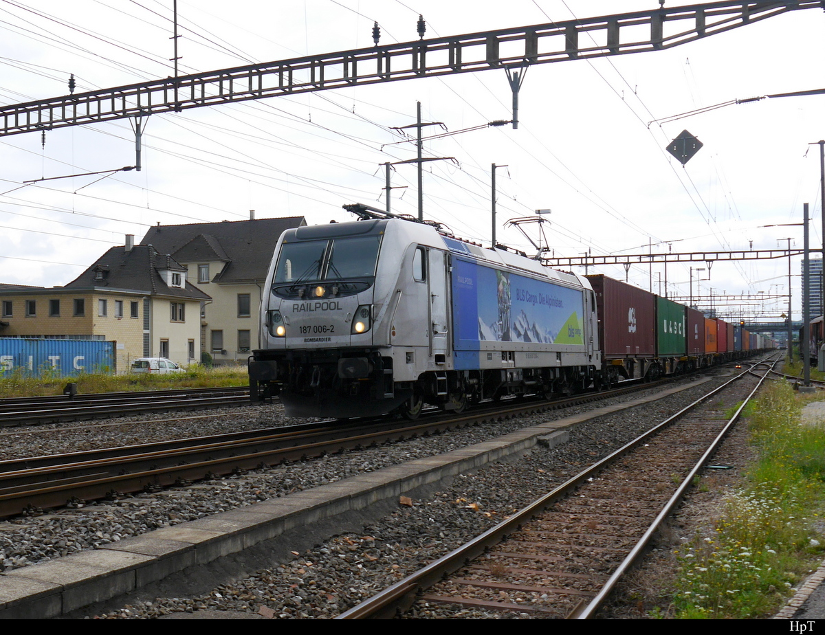 RailPool - Lok 187 006-2 vor Güterzug unterwegs im Bahnhof Prattelen am 21.07.2018